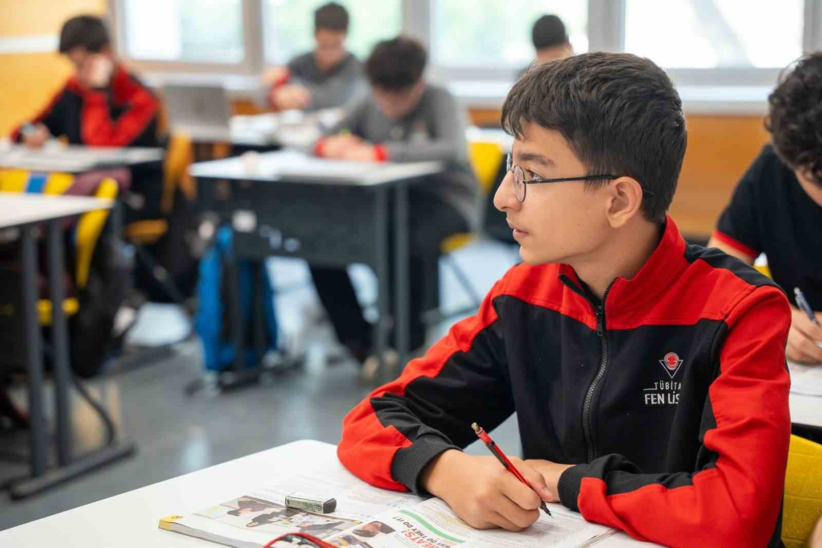 TÜBİTAK Fen Lisesi geleceğin bilim insanlarını arıyor: Başvurular 15 Temmuz’da sona eriyor