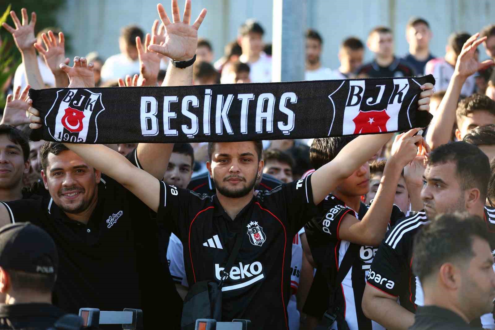 Leandro Trossard, Beşiktaş için İstanbul’a geldi