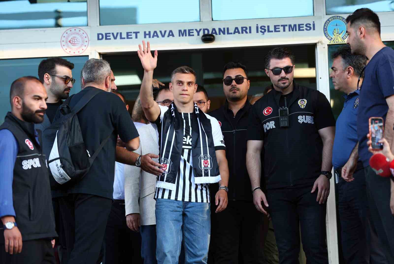 Leandro Trossard, Beşiktaş için İstanbul’a geldi