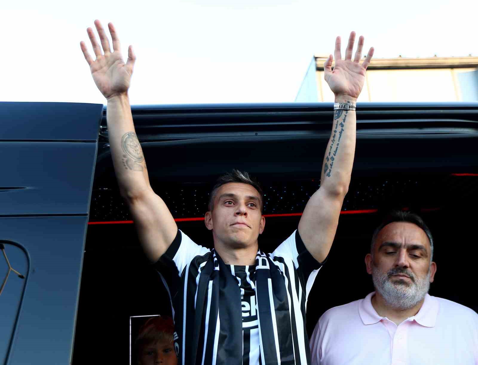 Leandro Trossard, Beşiktaş için İstanbul’a geldi