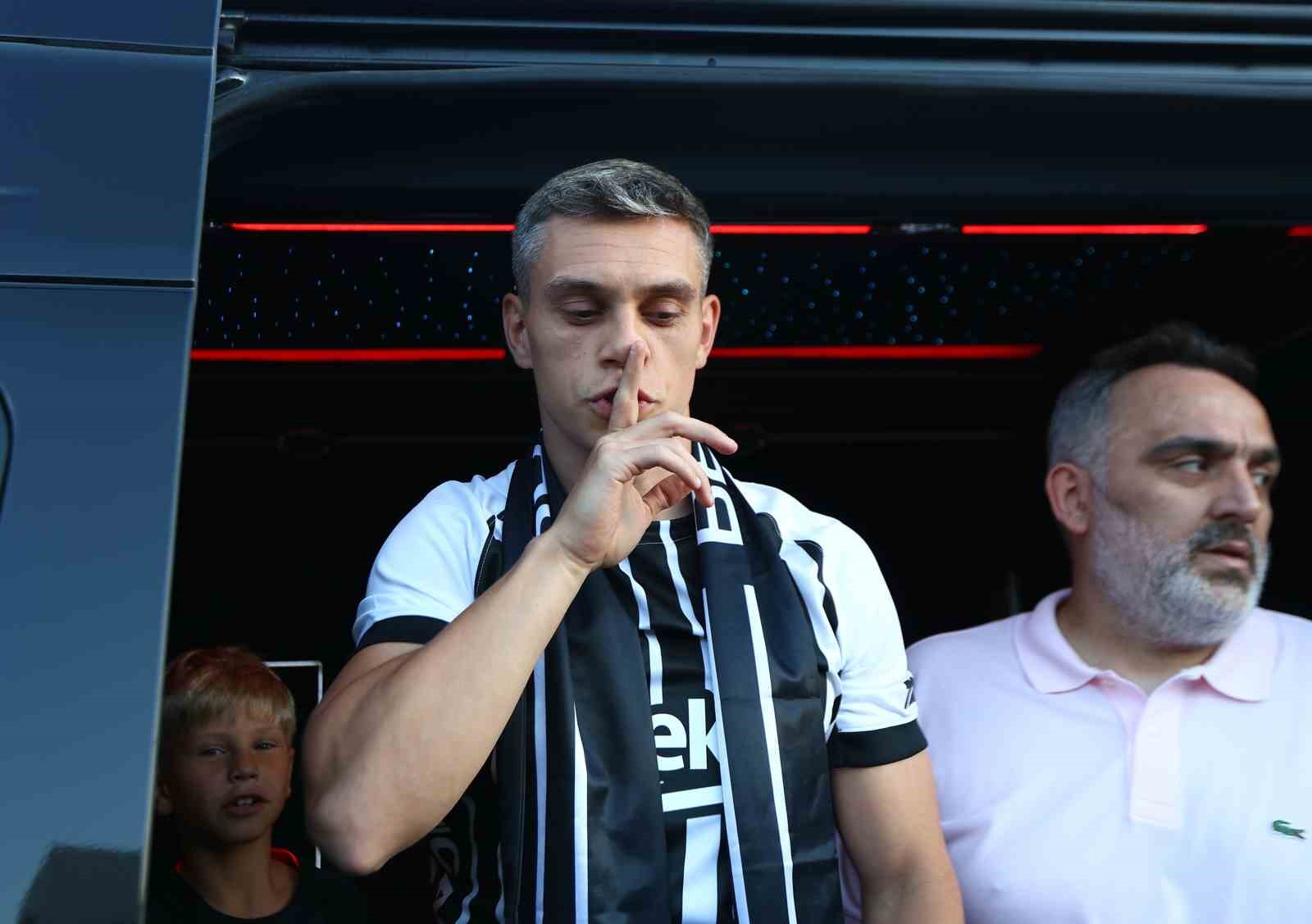 Leandro Trossard, Beşiktaş için İstanbul’a geldi