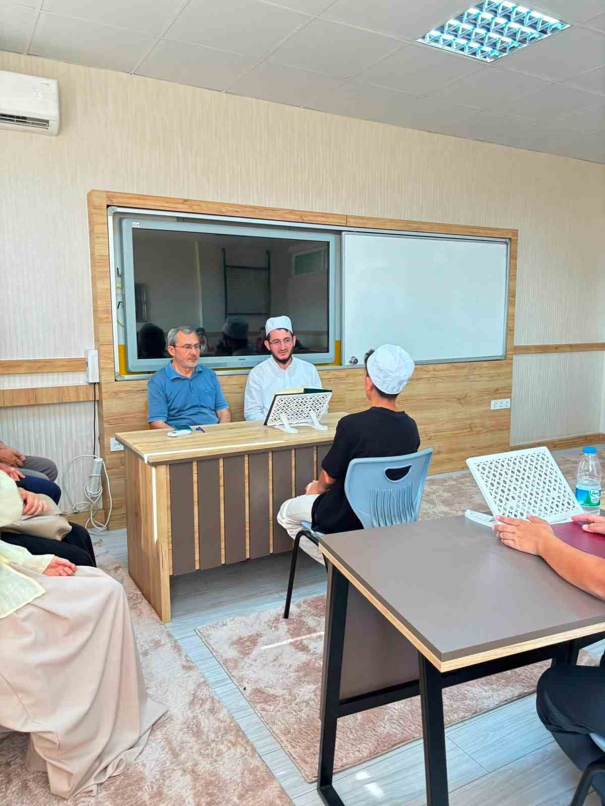 Burhaniye’de İmam Hatip Ortaokulu Kur’an Kursu ilk meyvesini verdi.