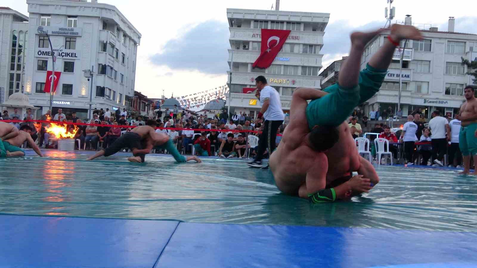 Yozgat’ta 15 Temmuz, ata sporu Karakucak Güreşleri ile anıldı