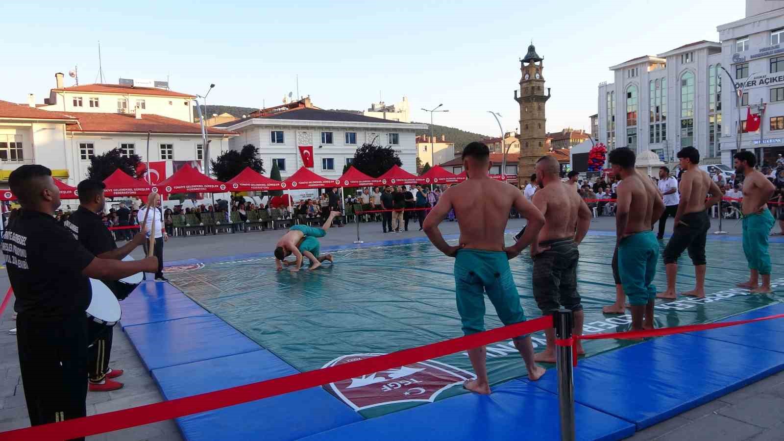 Yozgat’ta 15 Temmuz, ata sporu Karakucak Güreşleri ile anıldı