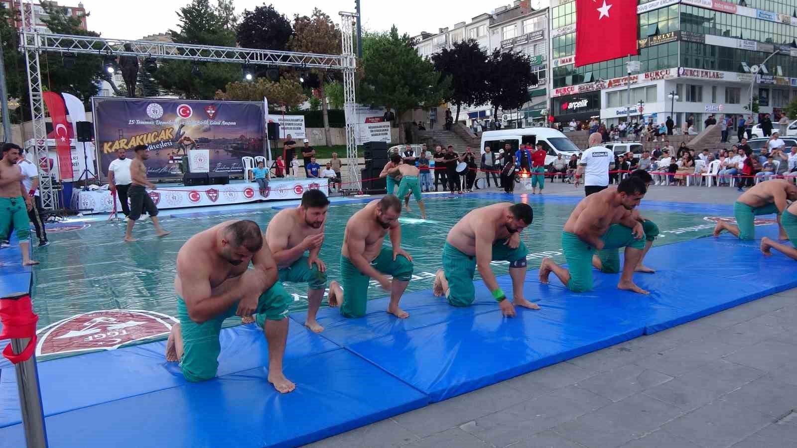 Yozgat’ta 15 Temmuz, ata sporu Karakucak Güreşleri ile anıldı