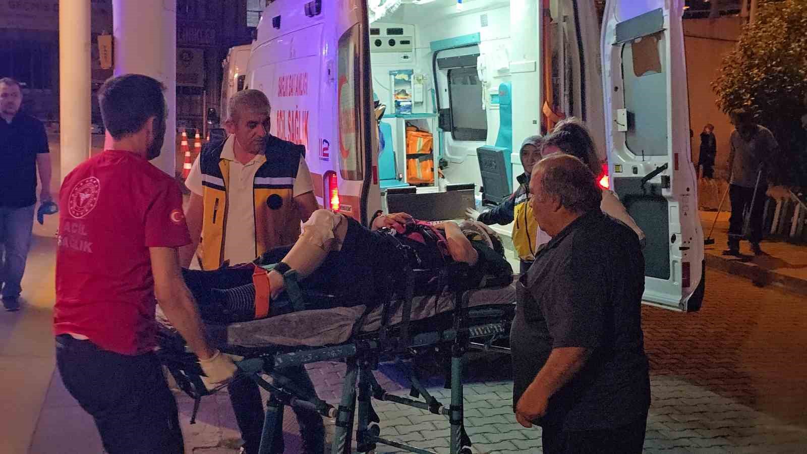 Yağışlı yolda iki otomobil çarpıştı: 4 yaralı