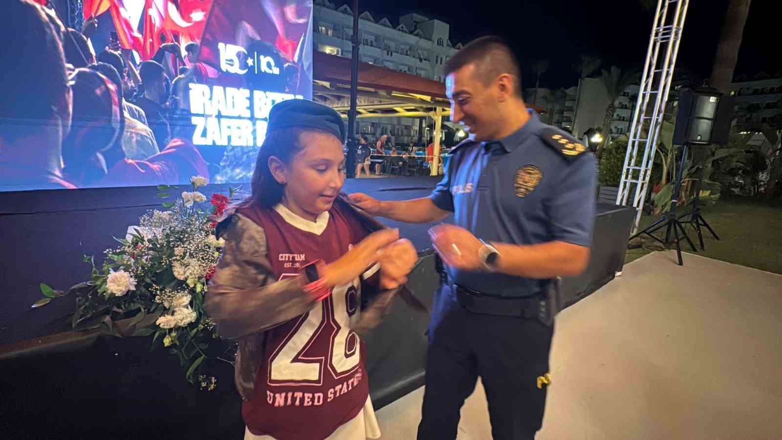 15 Temmuz şehidi PÖH Komiser Yardımcısı Güler’in yeğenine anlamlı hediye
