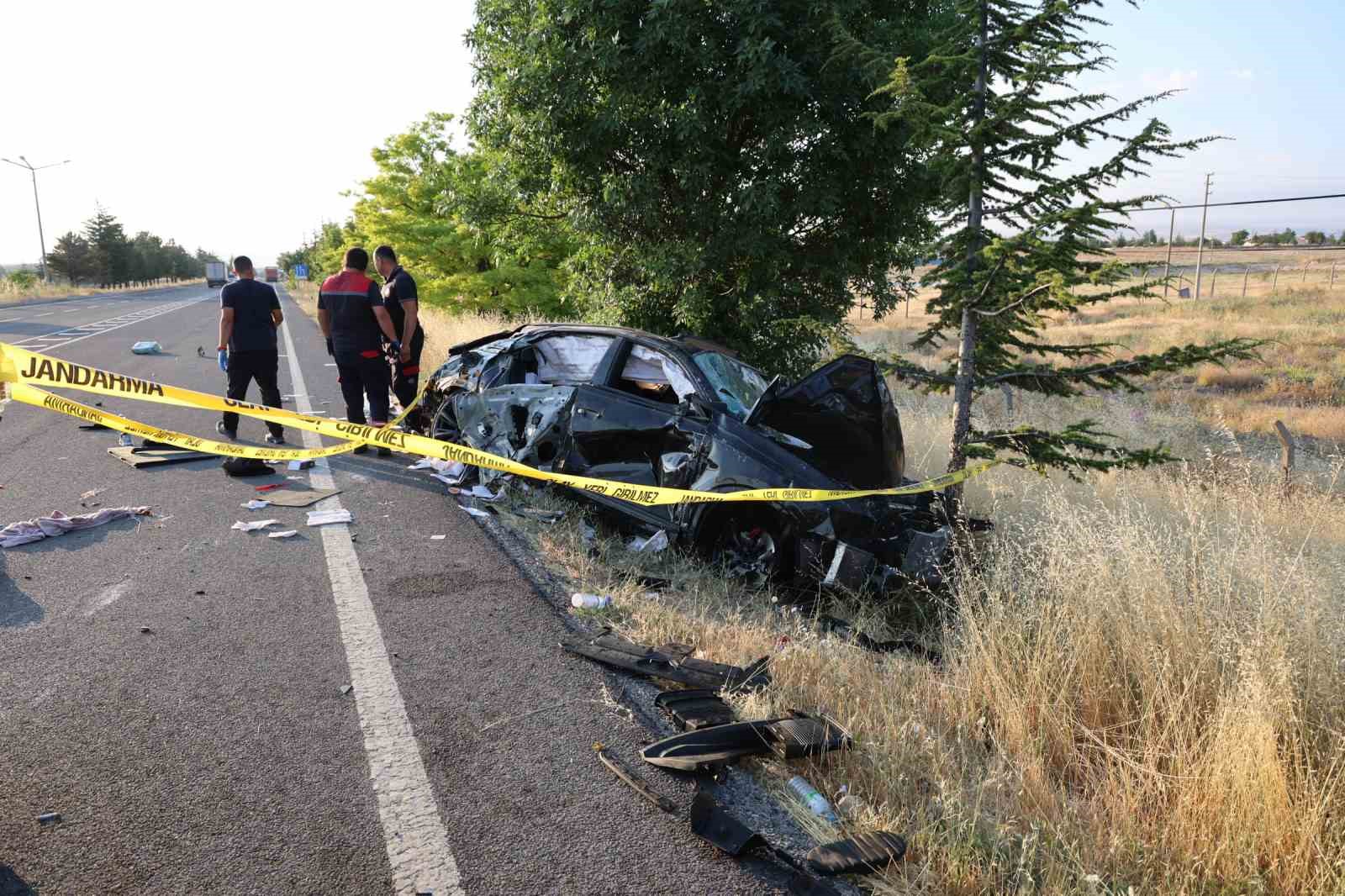 Kaza sonrası ortalık savaş alanına döndü: Aynı aileden 3 ölü 1 yaralı