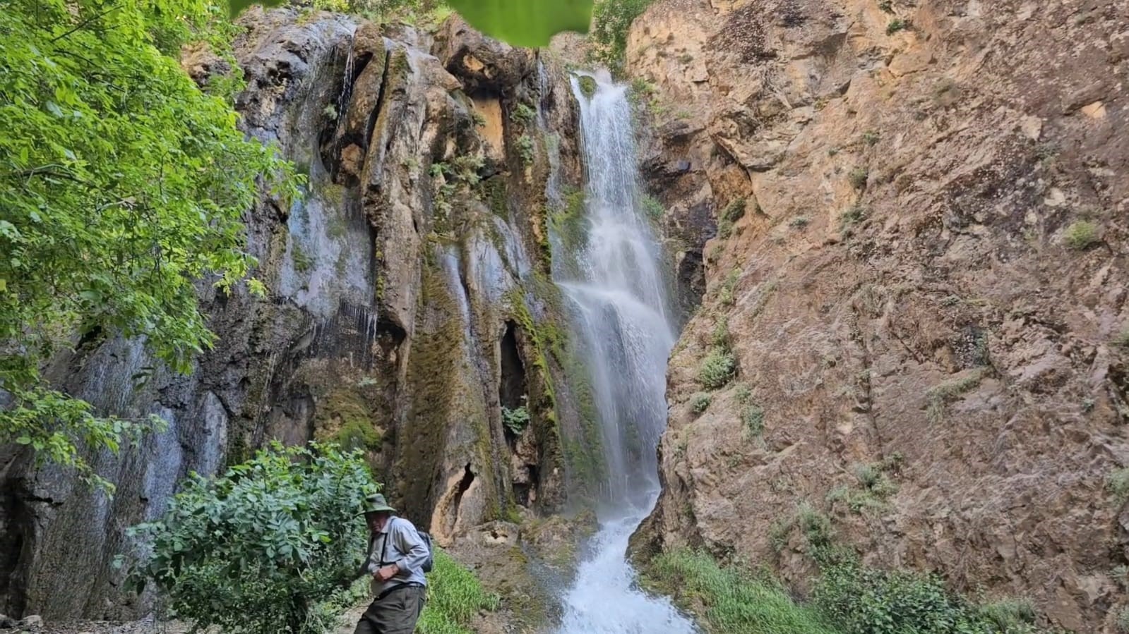 Hakkari’deki Ava Ore Şelalesi mest ediyor