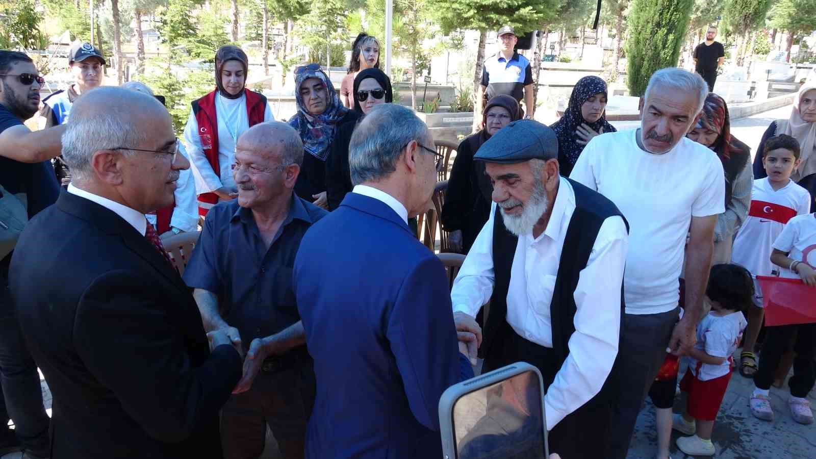 Malatya’da 15 Temmuz şehitleri mezarları başında anıldı