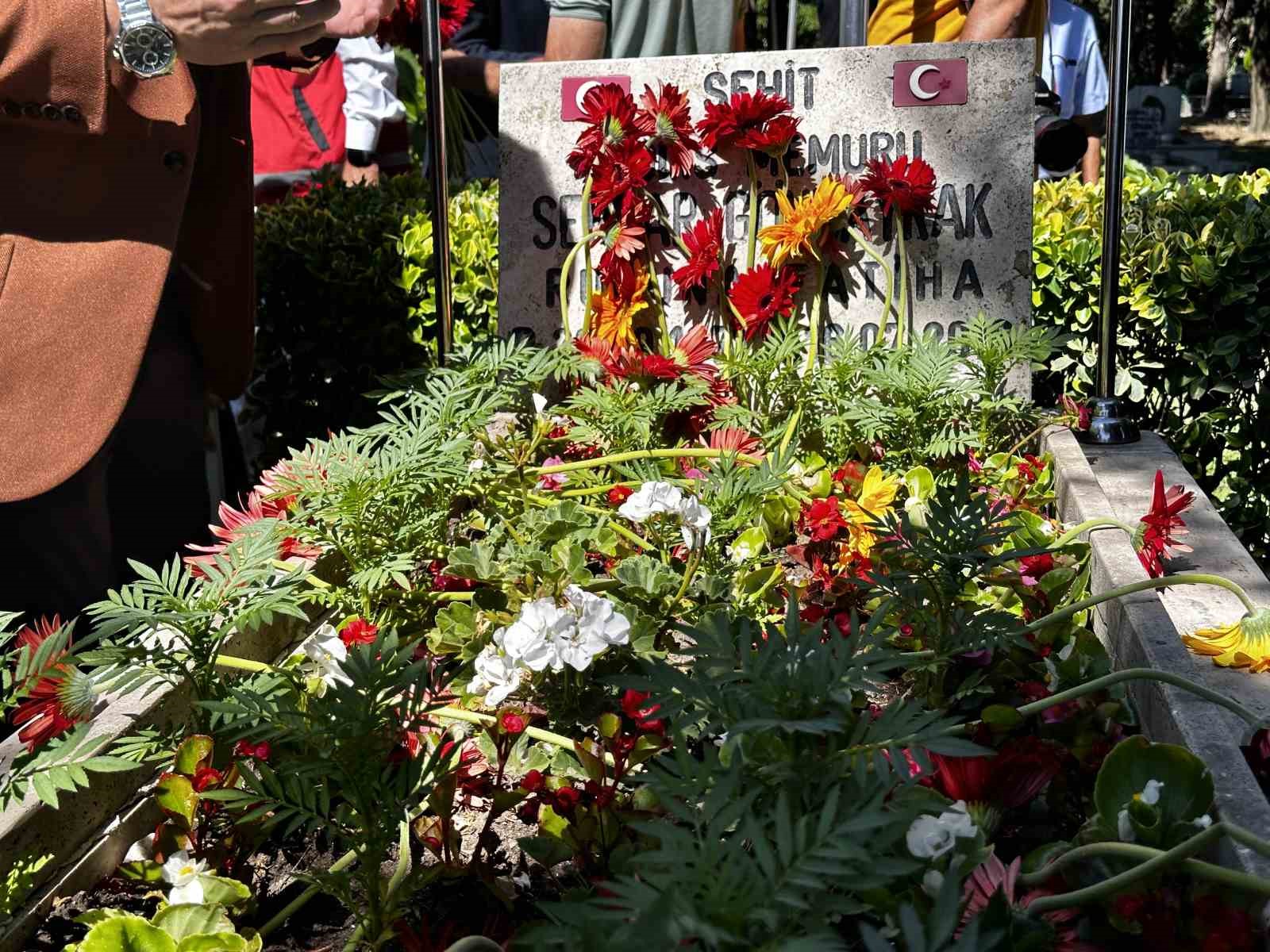 15 Temmuz şehidi, 10’uncu yıl dönümünde mezarı başında anıldı