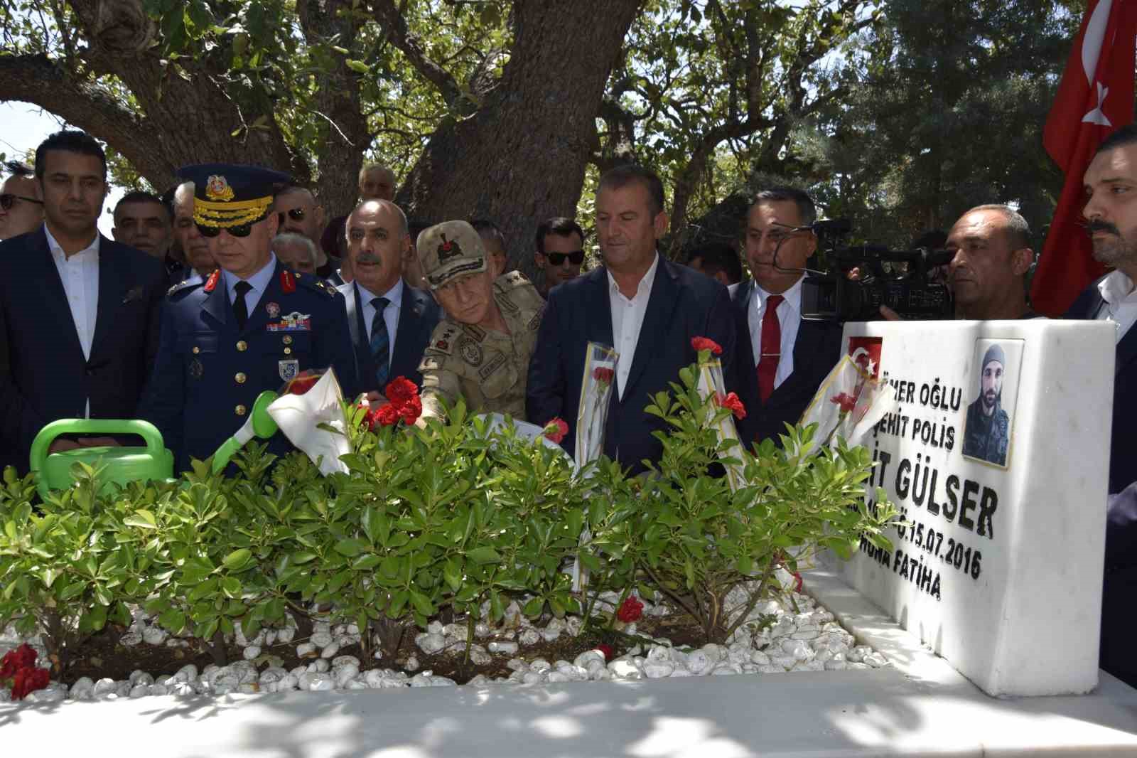 Dicle’de şehitler kabirleri başında anıldı