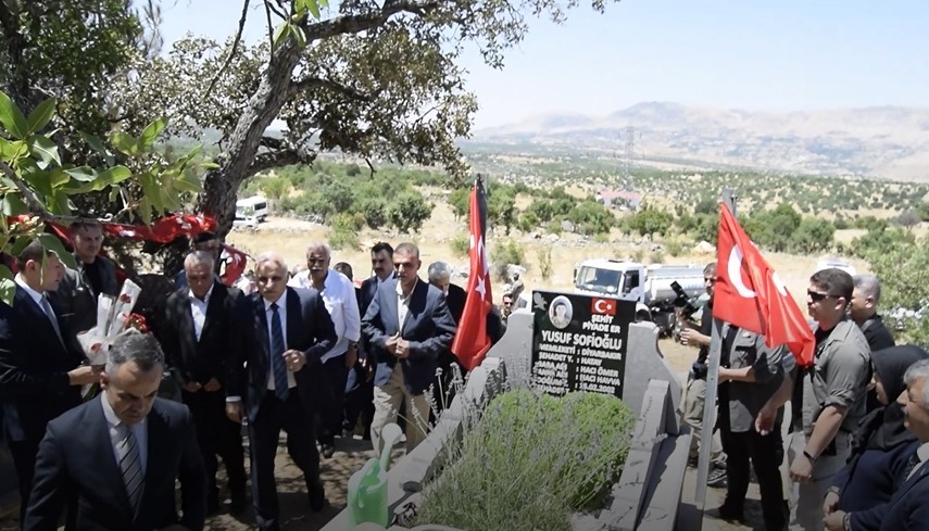 Dicle’de şehitler kabirleri başında anıldı