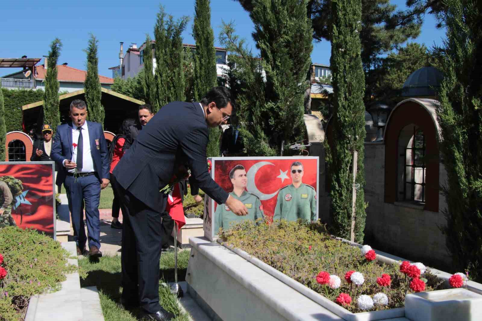 15 Temmuz şehidi, Cumhurbaşkanı koruması Mehmet Çetin mezarı başında anıldı