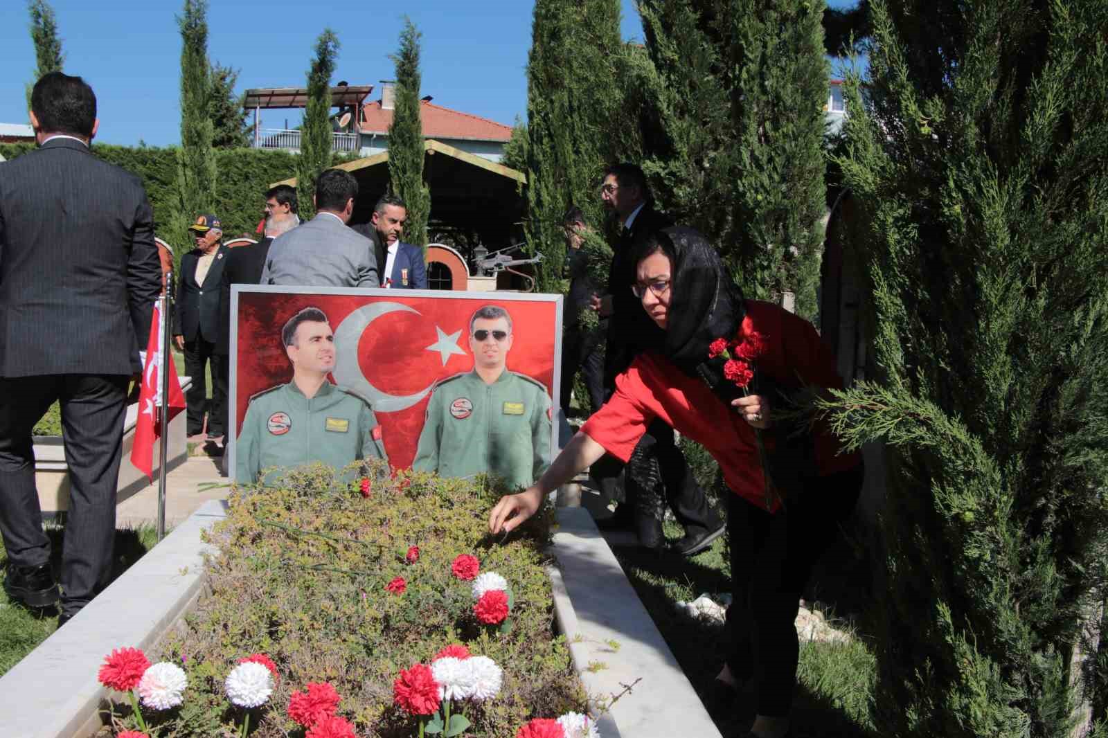 15 Temmuz şehidi, Cumhurbaşkanı koruması Mehmet Çetin mezarı başında anıldı