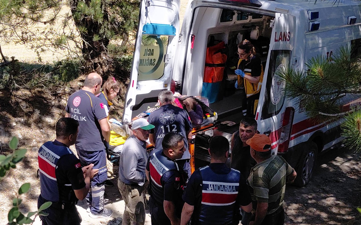 Bolu’da traktörden düşen 2 kişi yaralandı