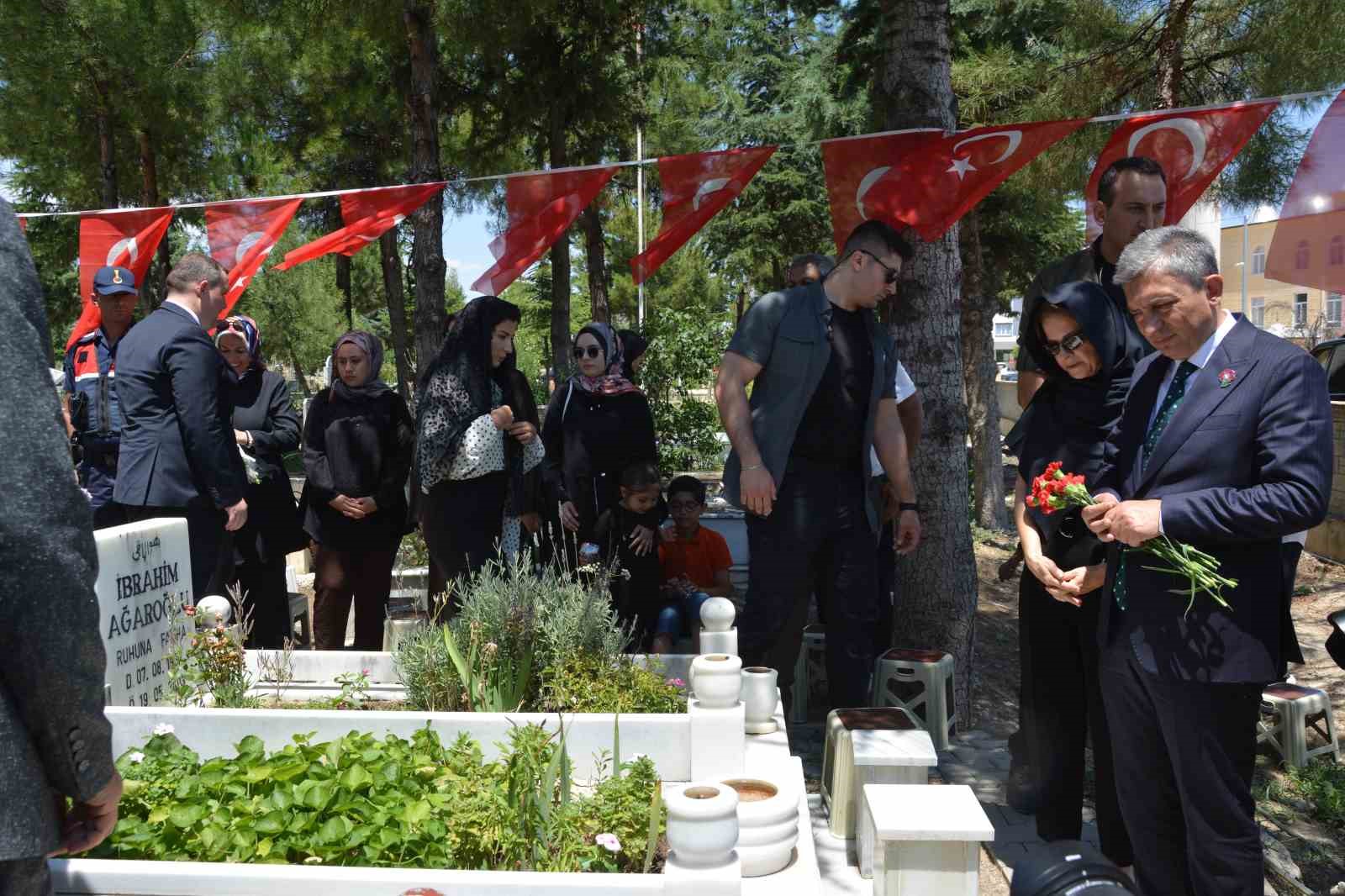 Korkuteli’nde 15 Temmuz şehidi Yasin Naci Ağaroğlu, mezarı başında anıldı