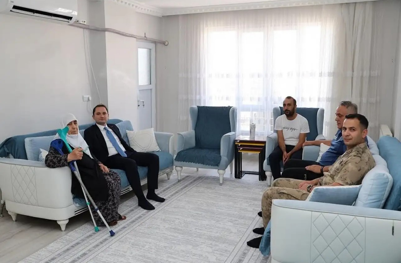 Kurtalan Kaymakamı Başara şehit aileleriyle görüştü