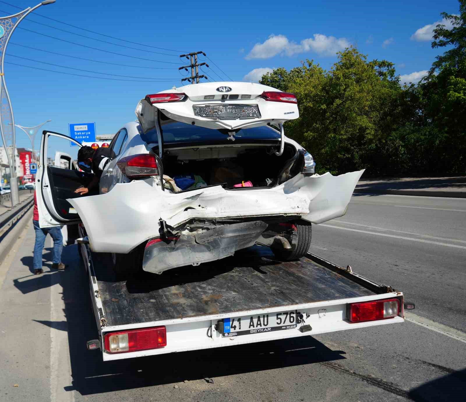 Yavaşlayan trafik zincirlemeye kazaya sebep oldu: 1’i çocuk 3 yaralı