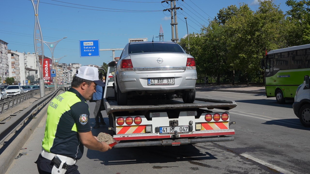 Yavaşlayan trafik zincirlemeye kazaya sebep oldu: 1’i çocuk 3 yaralı