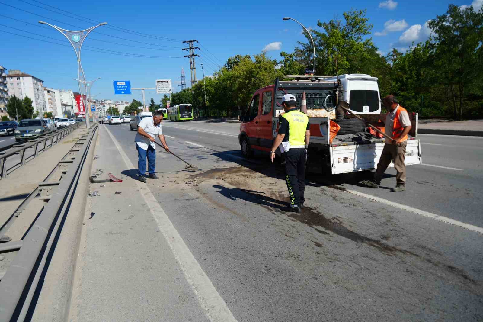 Yavaşlayan trafik zincirlemeye kazaya sebep oldu: 1’i çocuk 3 yaralı