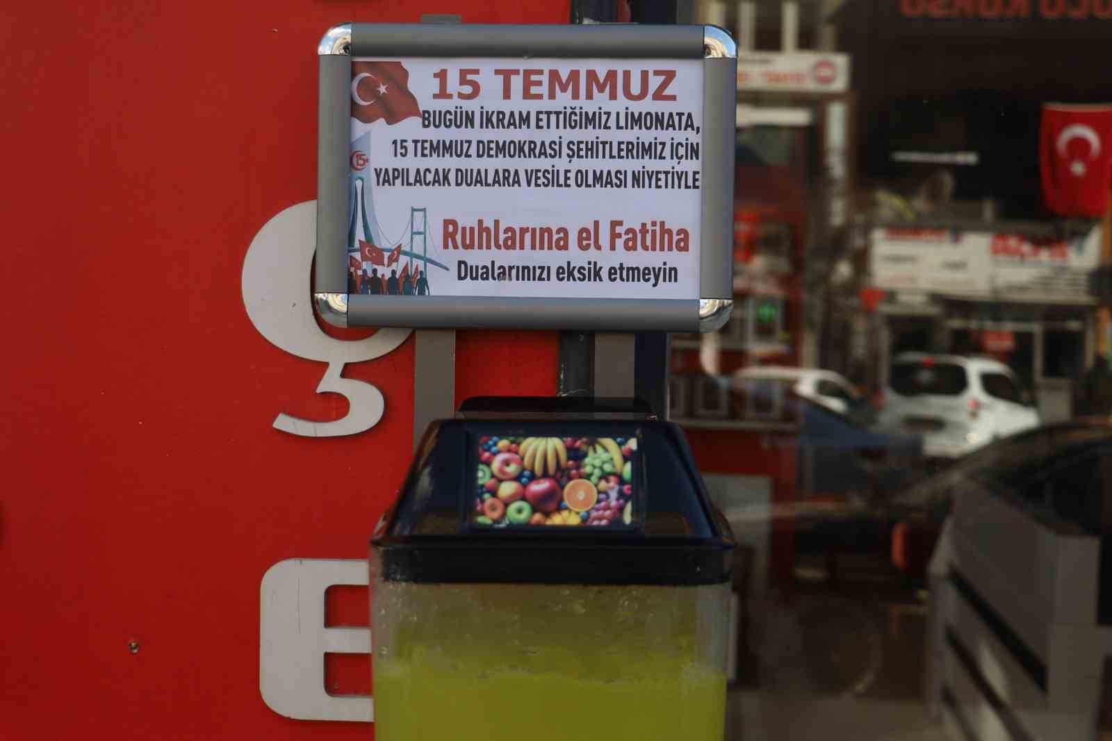 Sivas’ta esnaftan 15 Temmuz şehitleri hayrına limonata ikramı