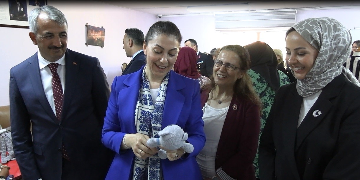 Edirne’de şehit ailelerinin el emeği göz nuru ürünleri sergilendi