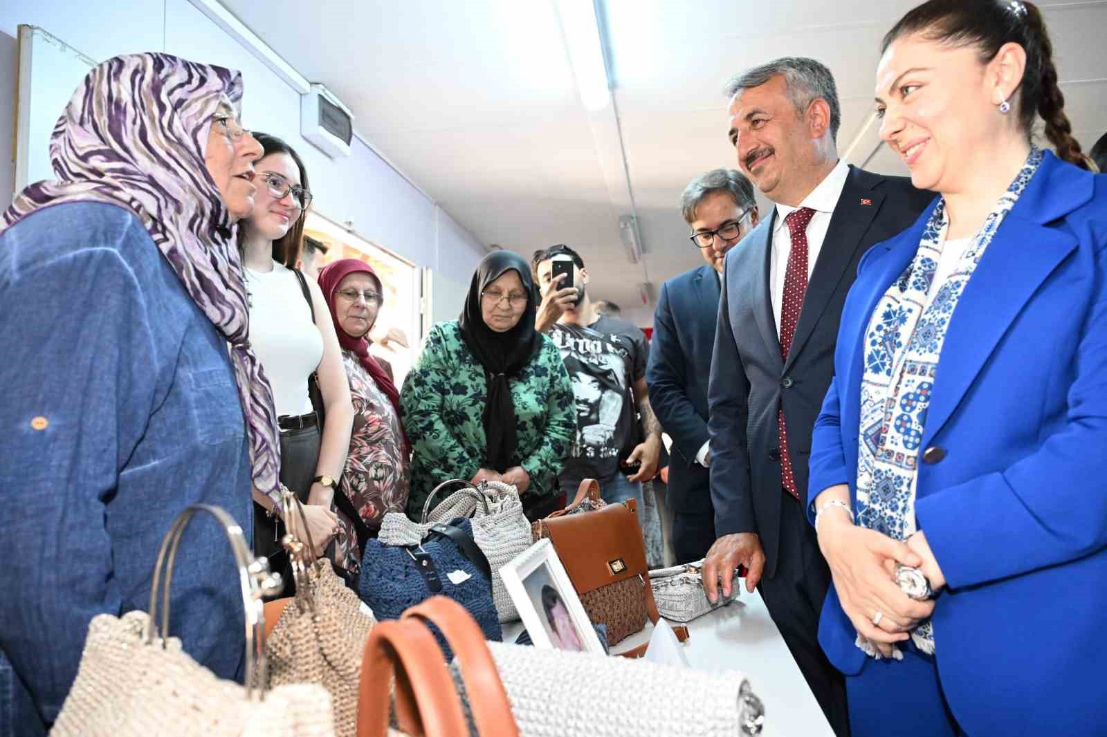 Edirne’de şehit ailelerinin el emeği göz nuru ürünleri sergilendi