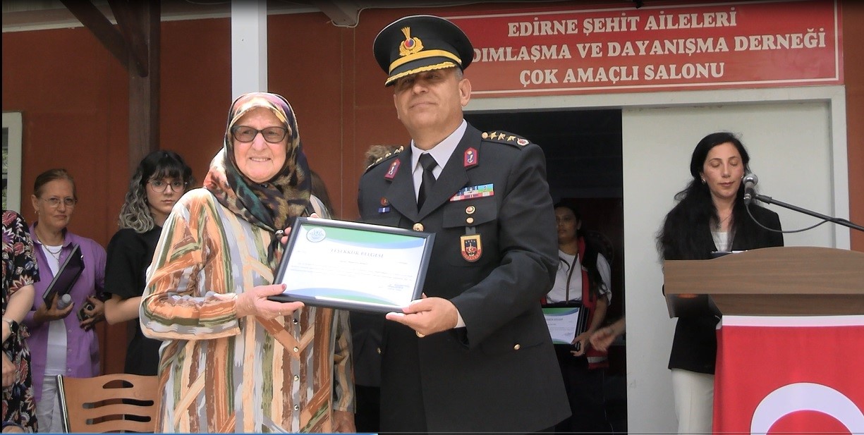 Edirne’de şehit ailelerinin el emeği göz nuru ürünleri sergilendi
