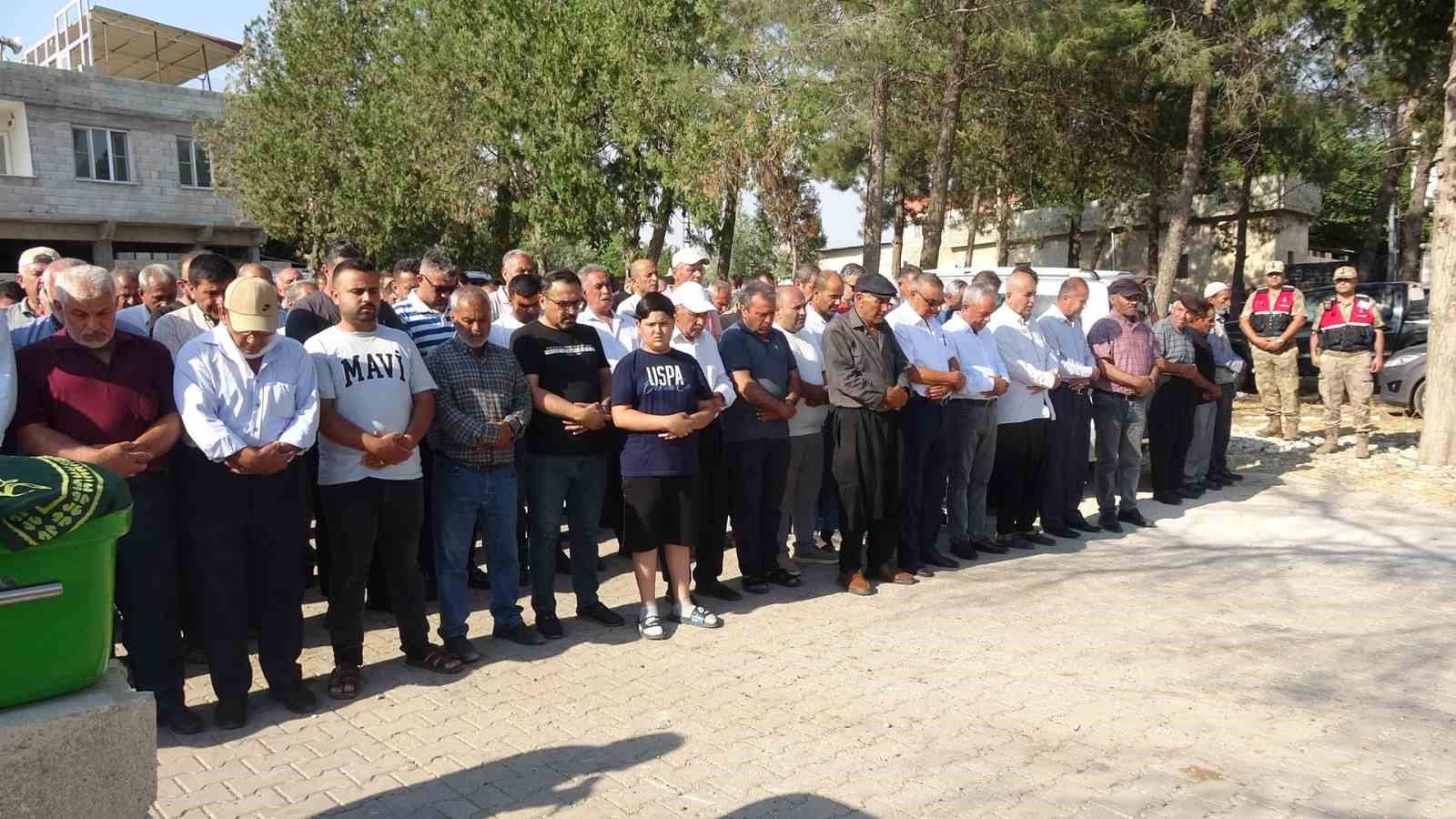 Kilis’te eşi tarafından silahla vurularak öldürülen kadın son yolculuğuna uğurlandı