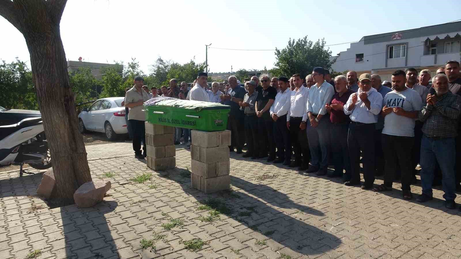 Kilis’te eşi tarafından silahla vurularak öldürülen kadın son yolculuğuna uğurlandı