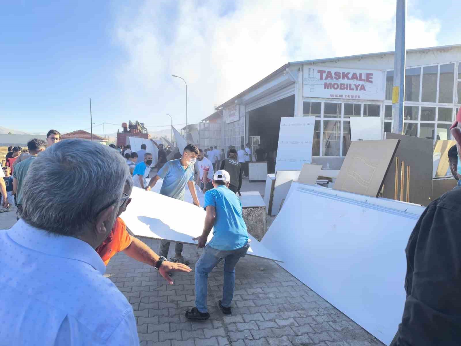 İş yerinde tüp patlaması sonrası yangın çıktı