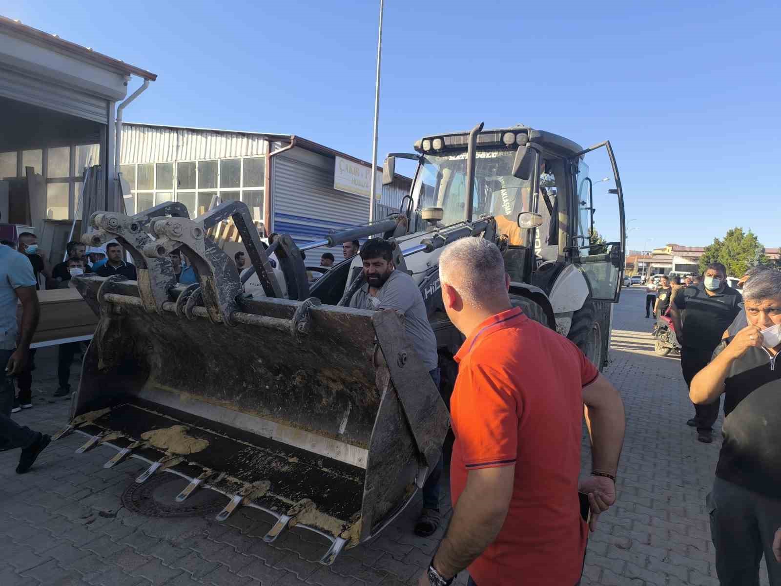 İş yerinde tüp patlaması sonrası yangın çıktı