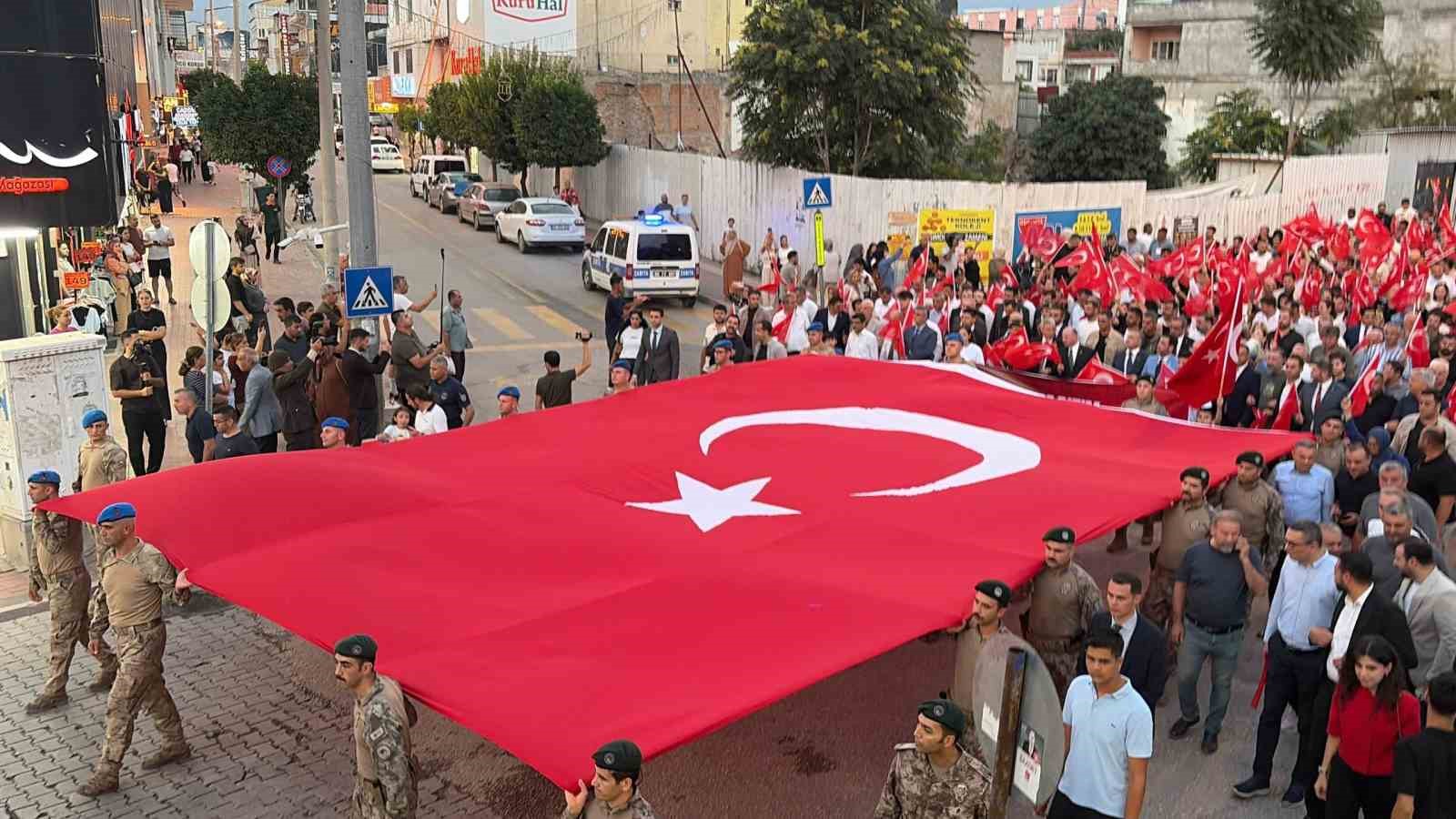 Osmaniye’de demokrasi ve milli birlik yürüyüşü