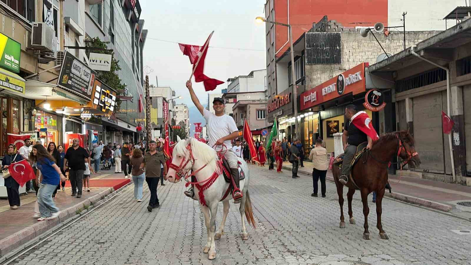 Osmaniye’de demokrasi ve milli birlik yürüyüşü