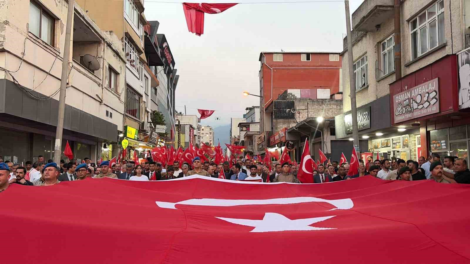 Osmaniye’de demokrasi ve milli birlik yürüyüşü