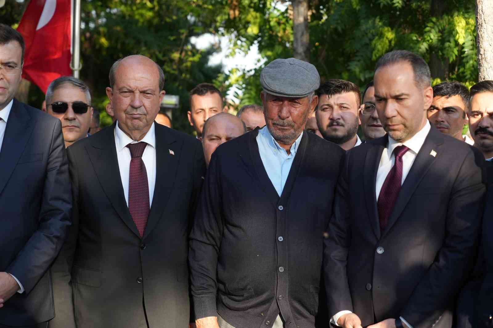 15 Temmuz Kahramanı Şehit Ömer Halisdemir kabri başında törenle anıldı