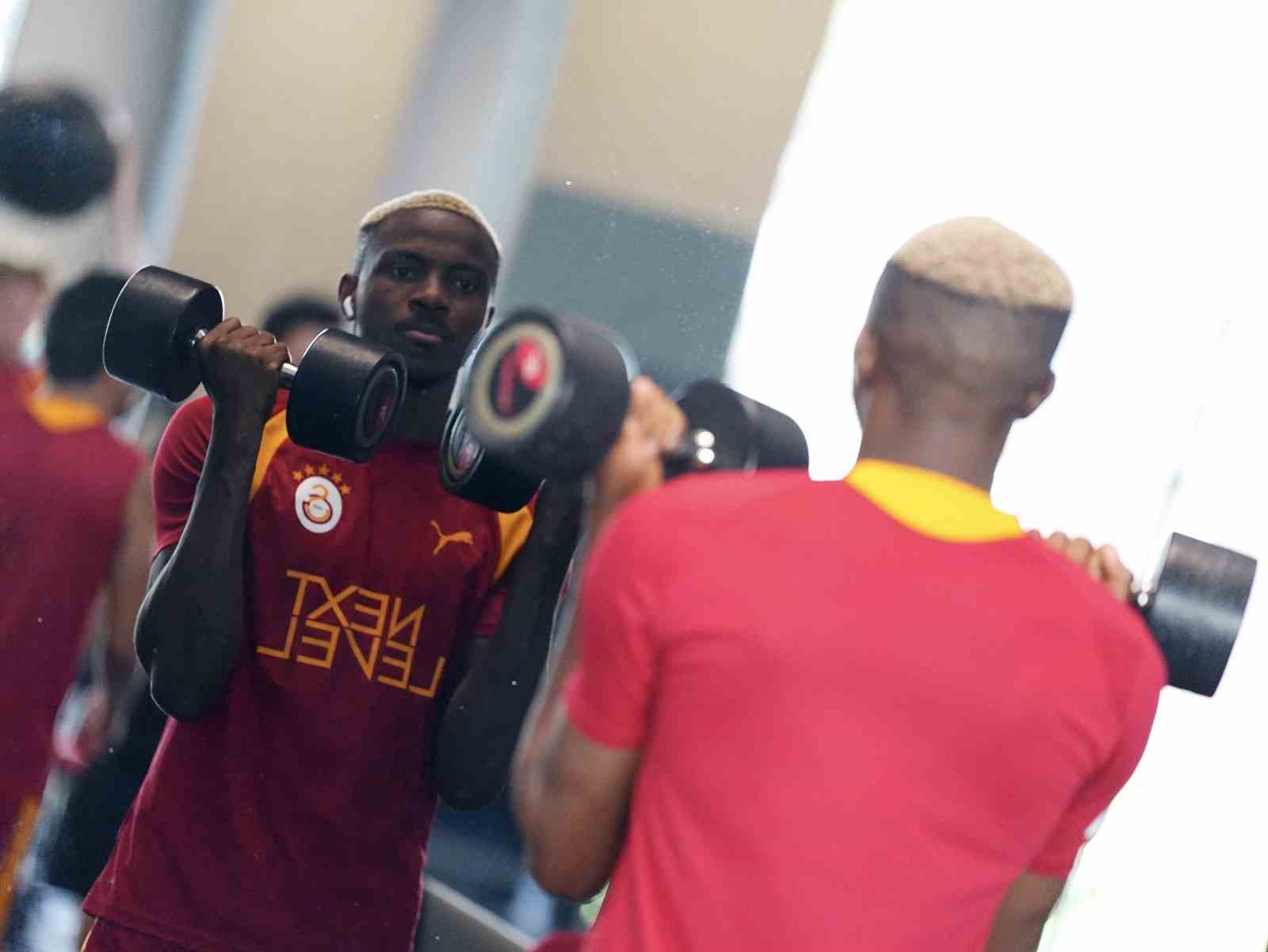 Galatasaray, günü çift antrenmanla tamamladı