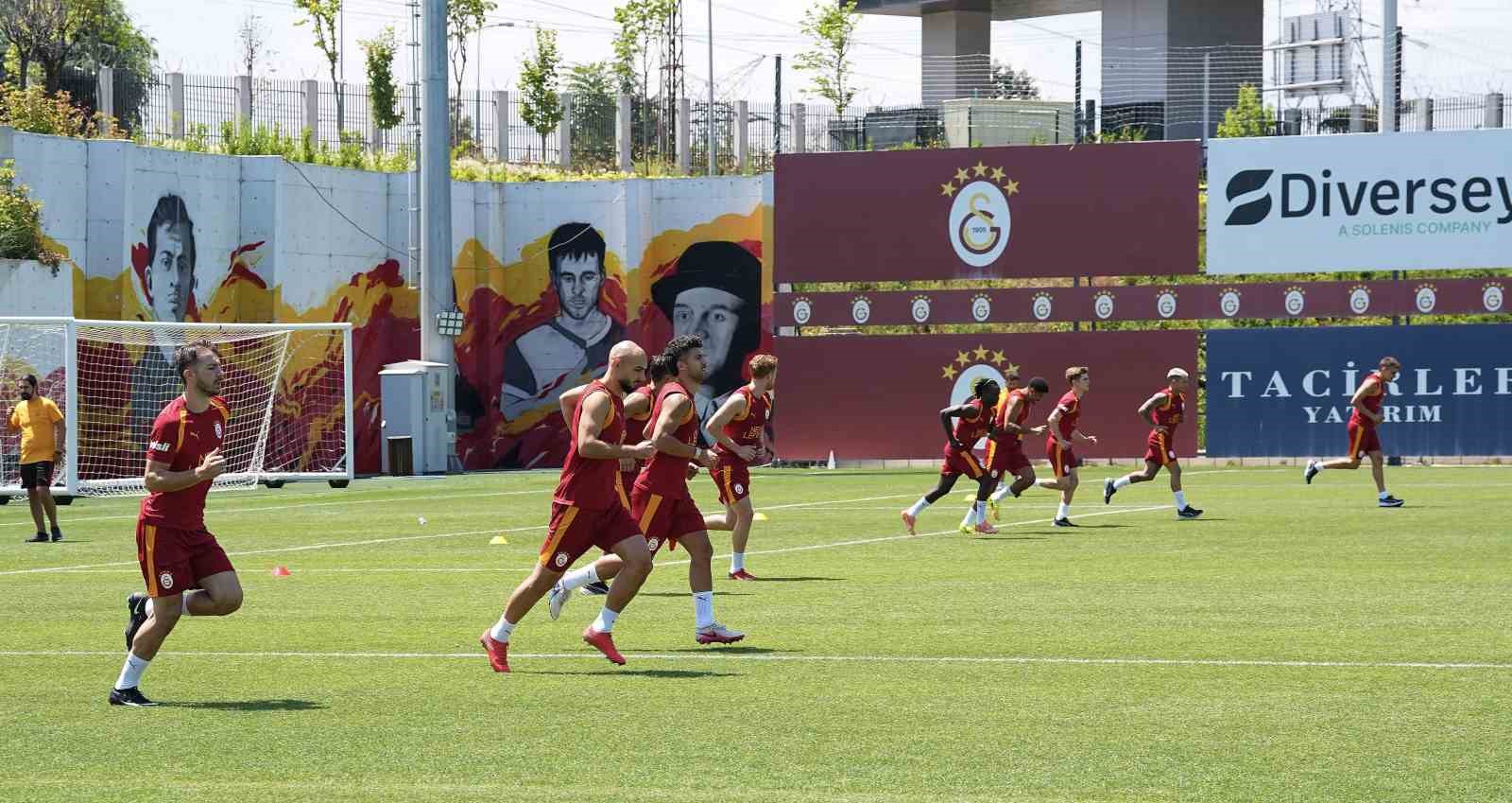 Galatasaray, günü çift antrenmanla tamamladı