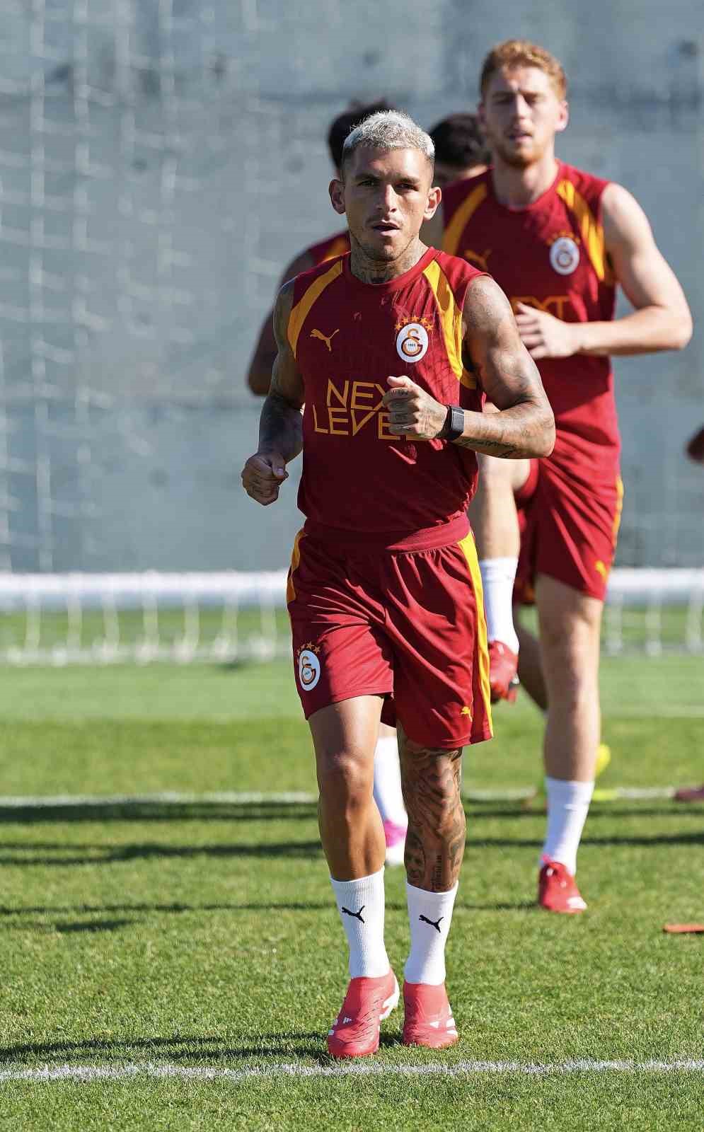 Galatasaray, günü çift antrenmanla tamamladı