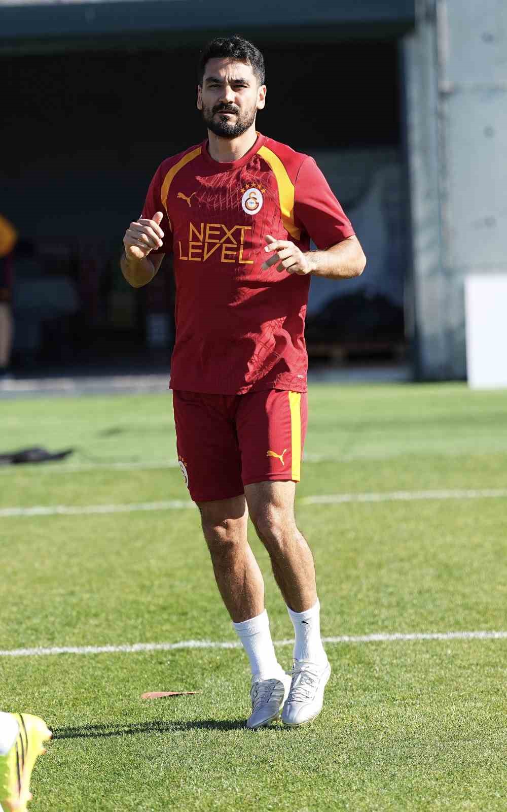 Galatasaray, günü çift antrenmanla tamamladı