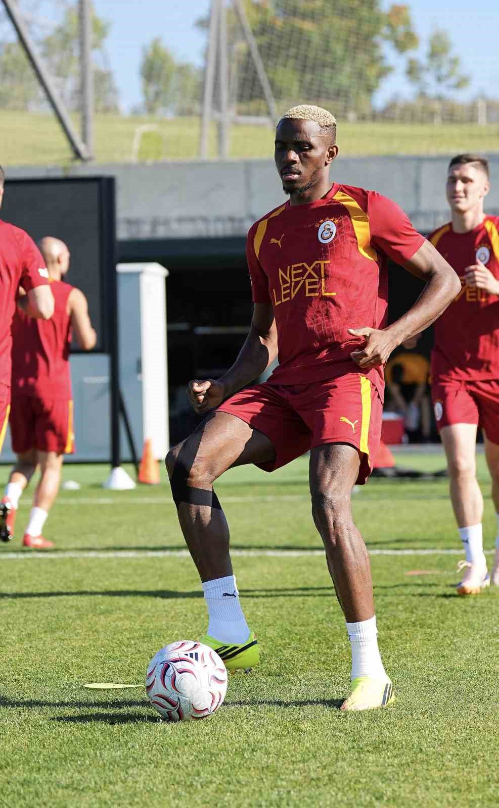 Galatasaray, günü çift antrenmanla tamamladı