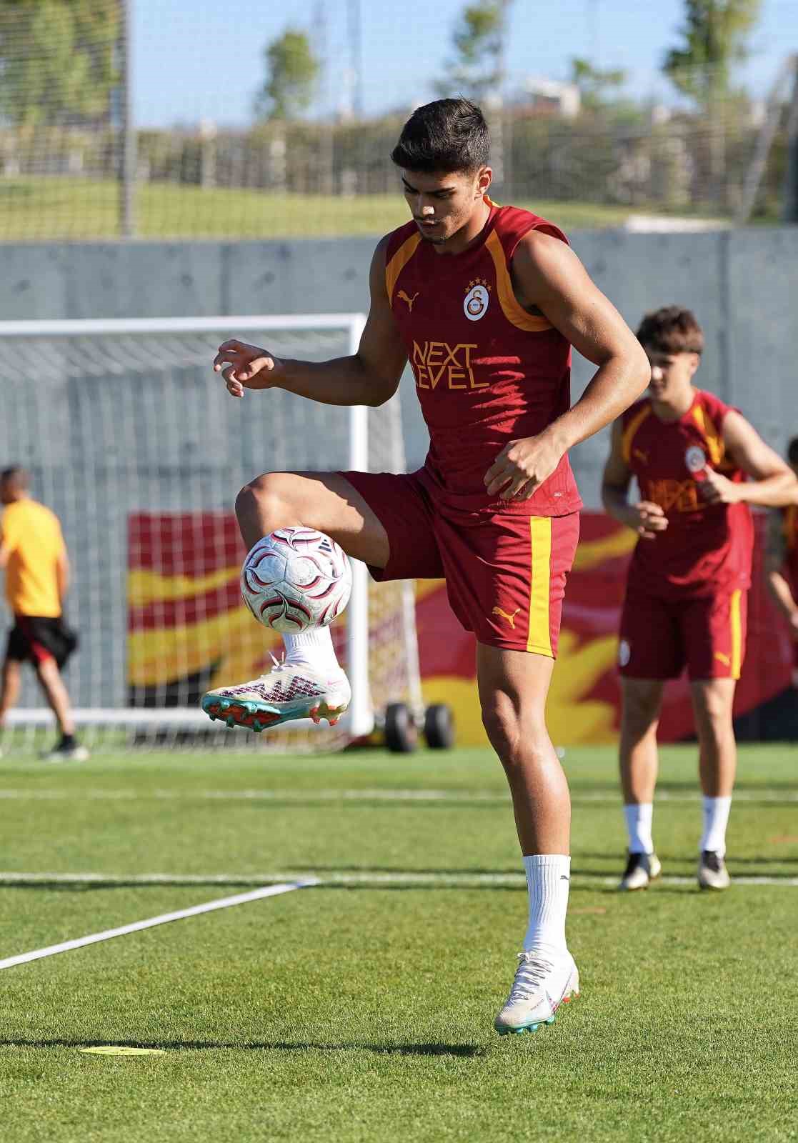 Galatasaray, günü çift antrenmanla tamamladı