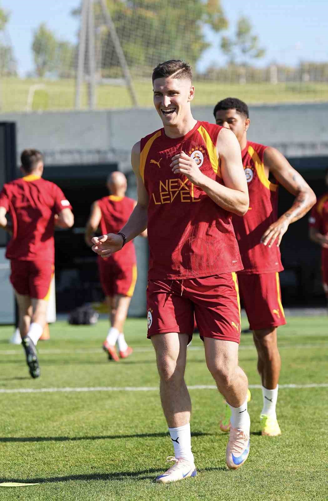 Galatasaray, günü çift antrenmanla tamamladı