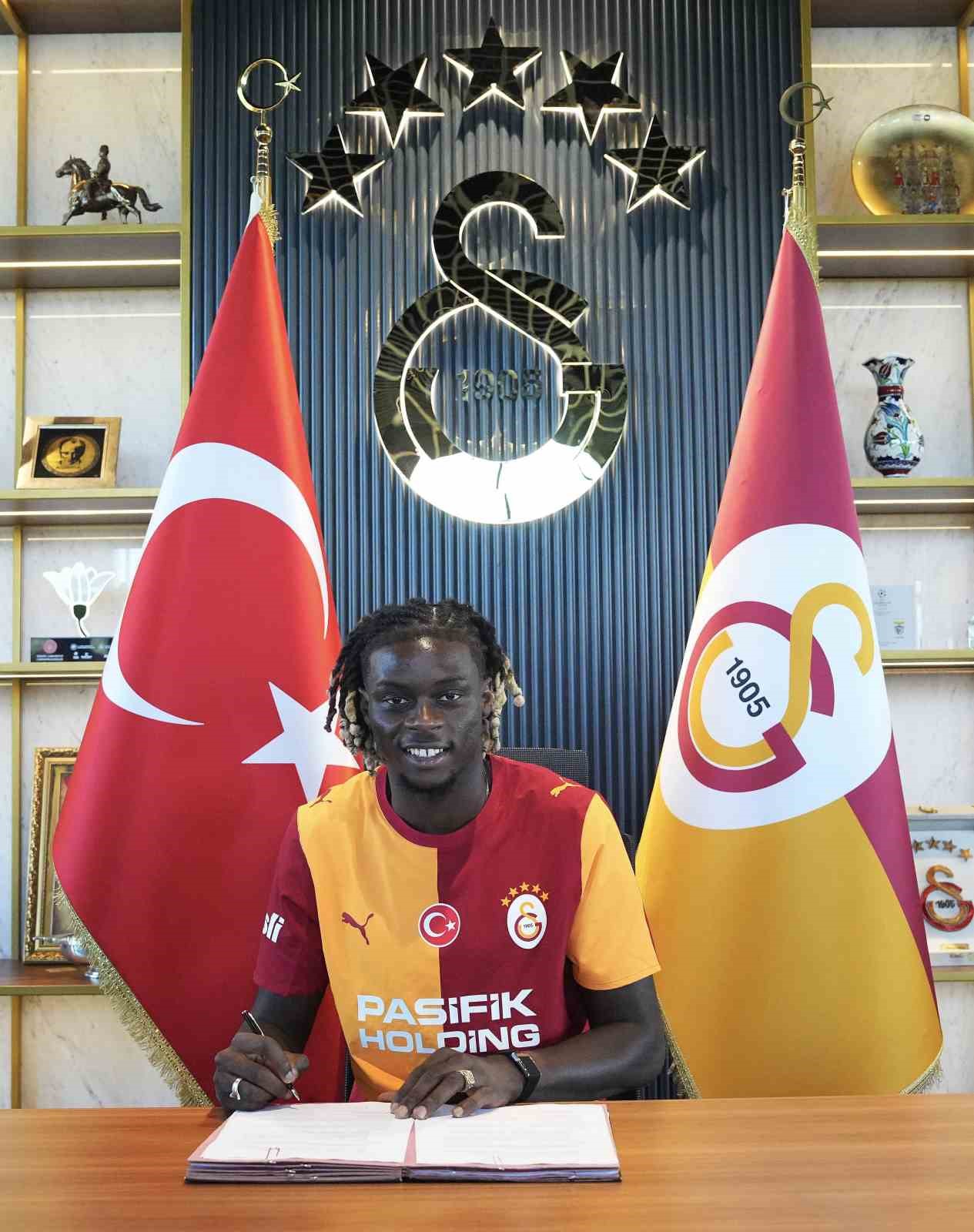 Galatasaray, Lesley Ugochukwu’yu kadrosuna kattı