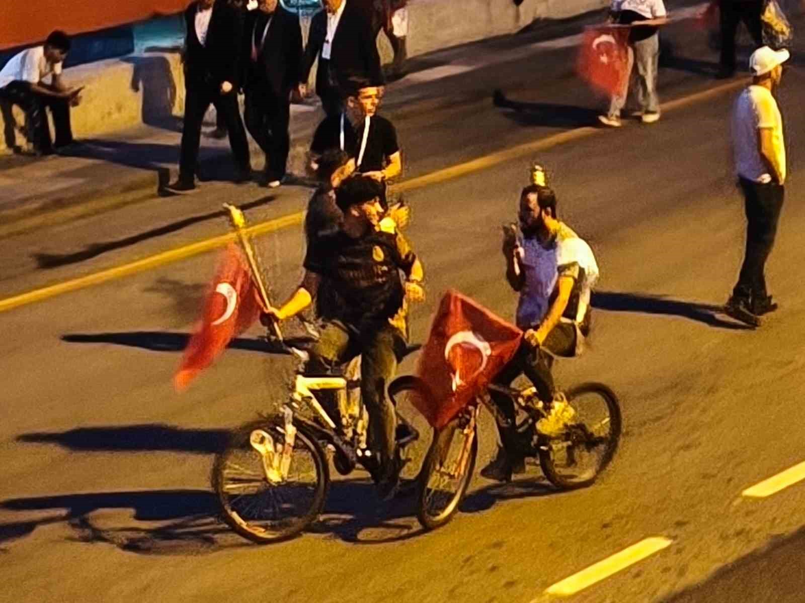 15 Temmuz’un 10. yıl dönümünde Cumhurbaşkanlığı Külliyesi’ne yürüyüş