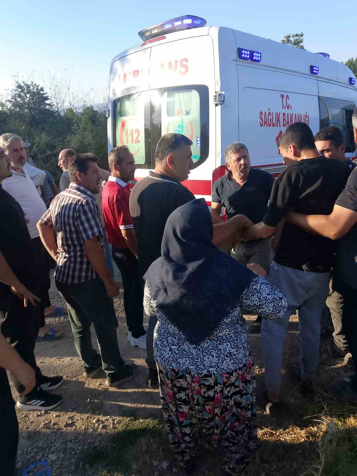Freni boşalınca hareket eden traktörünün altında kalan sürücü ağır yaralandı