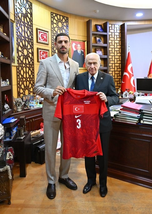 MHP Lideri Bahçeli, milli futbolcu Demiral’ı kabul etti