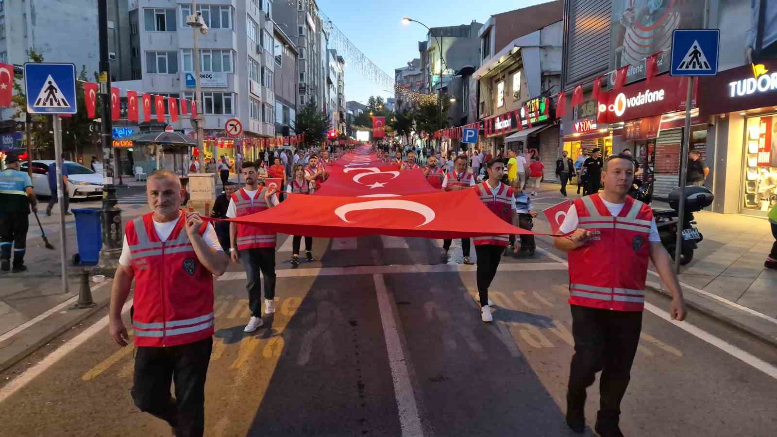 Meydanlar kırmızı beyaza büründü: Tekirdağ’da 15 Temmuz’da yüzlerce kişi tek yürek oldu