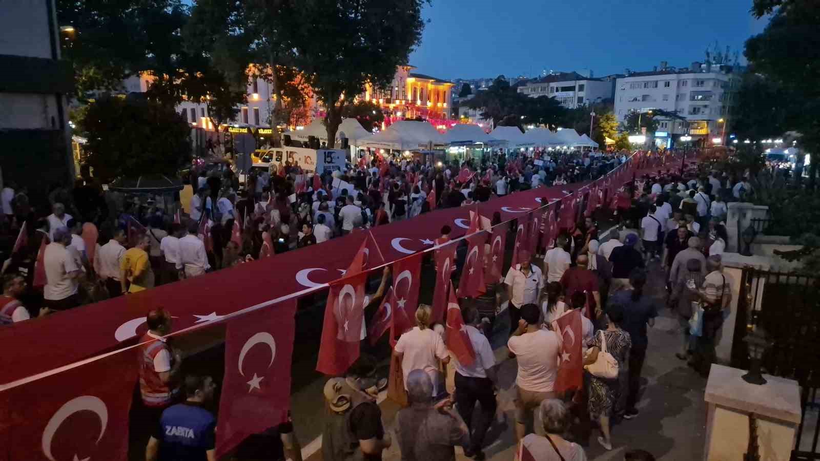 Meydanlar kırmızı beyaza büründü: Tekirdağ’da 15 Temmuz’da yüzlerce kişi tek yürek oldu